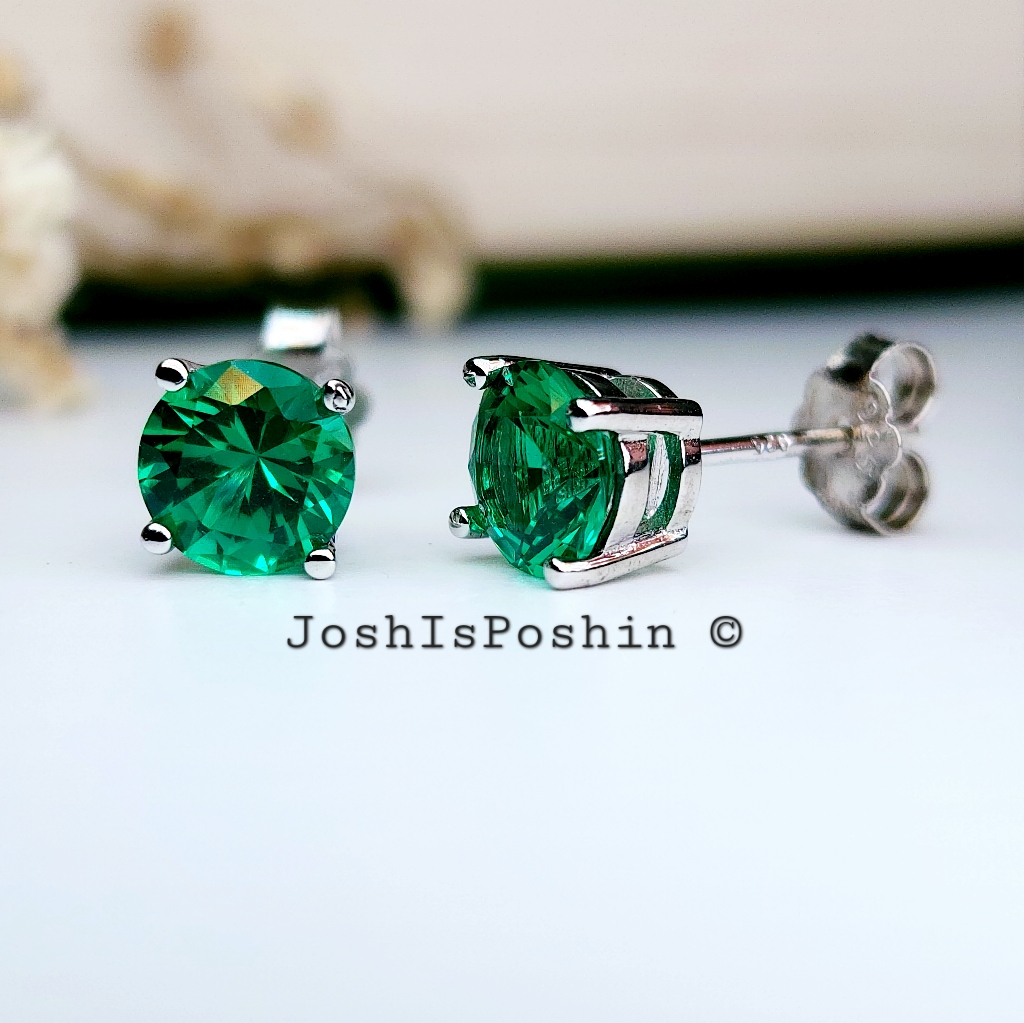 1.6ctw Round Shaped Emerald Stud Earrings In Sterling Silver
